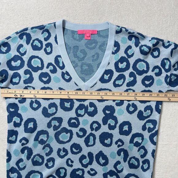 Lilly Pulitzer Jasmina Sweater Womens Sz M Skim Blue Don’t Be A Cheetah V-Neck - Picture 8 of 11